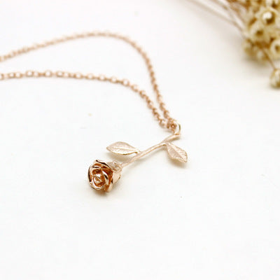 Rose pendant necklace